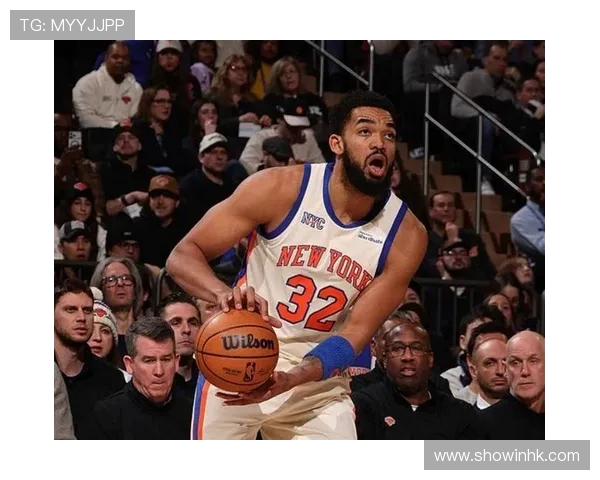 杰伦布朗单节狂砍14分难救主全场贡献24分6板5助显孤立无援